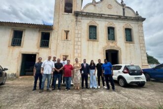 Após três anos de espera, instalação de sobrecobertura metálica do Arquivo Municipal tem início