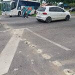 Tachões redutores de velocidade são retirados da BR-101, em frente ao Shopping Estrada