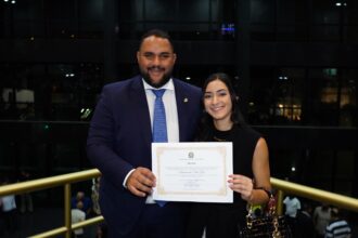 Única vereadora eleita em Campos, Thamires Rangel é diplomada