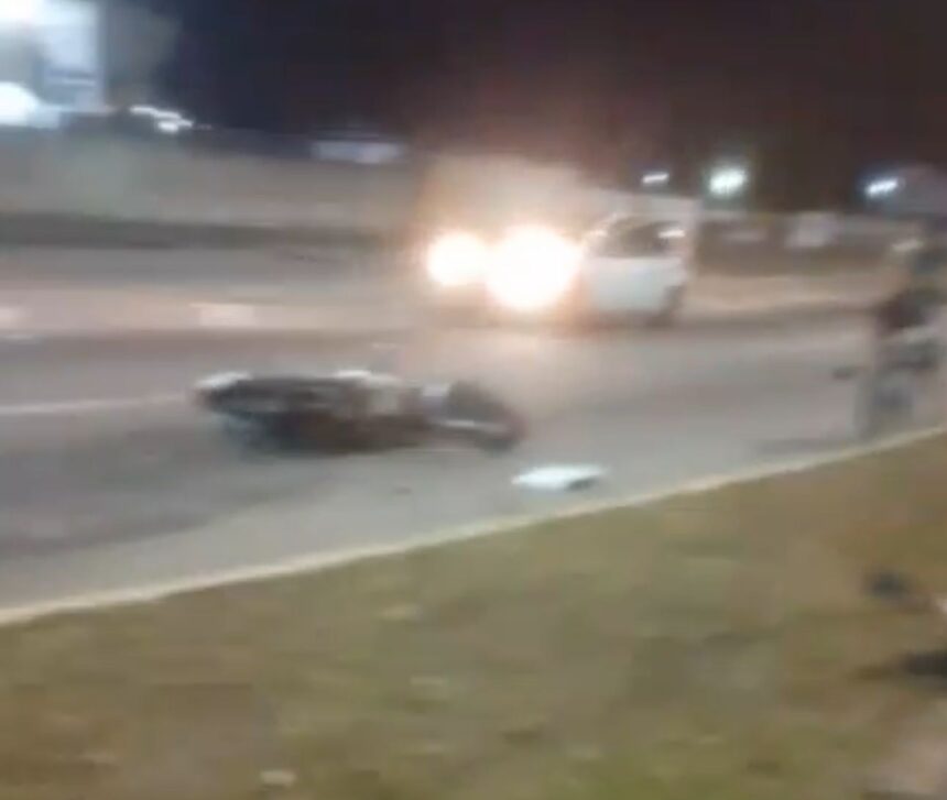 Homem morre e outras duas pessoas ficam feridas após acidente entre duas motos, em Campos