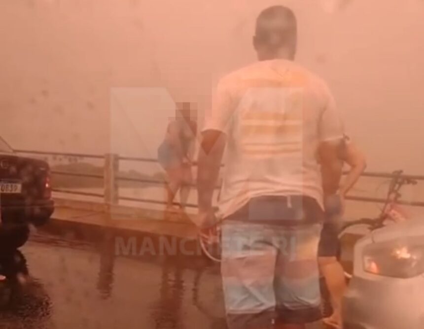 Bombeiros salvam mulher que tentava pular da Ponte da Lapa, em Campos