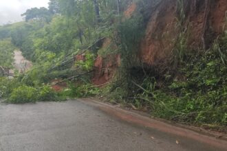 Chuva em Campos causa deslizamento em Murundu, alagamentos em Conselheiro Josino e deixa pessoa desalojada