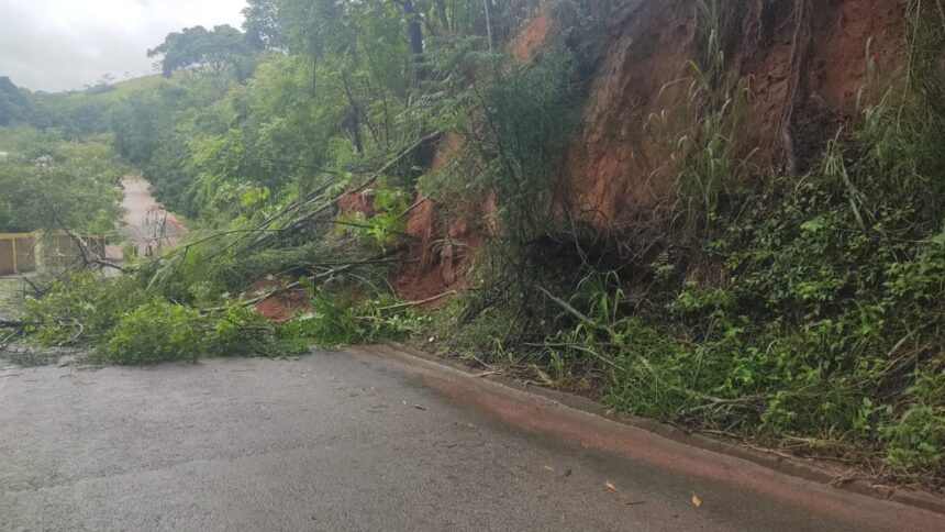 Chuva em Campos causa deslizamento em Murundu, alagamentos em Conselheiro Josino e deixa pessoa desalojada