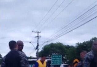 Acidente entre moto e caminhonete deixa dois feridos em Campos