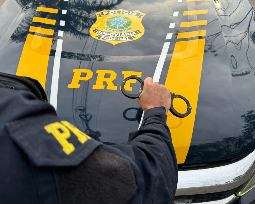 Homem é preso em flagrante após suspeita importunar sexualmente mulher dentro de ônibus em Campos