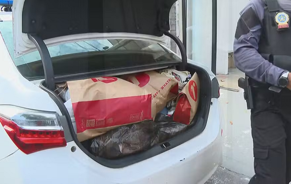 Polícia realiza operação contra grupo que praticava furtos de roupas em lojas da Renner