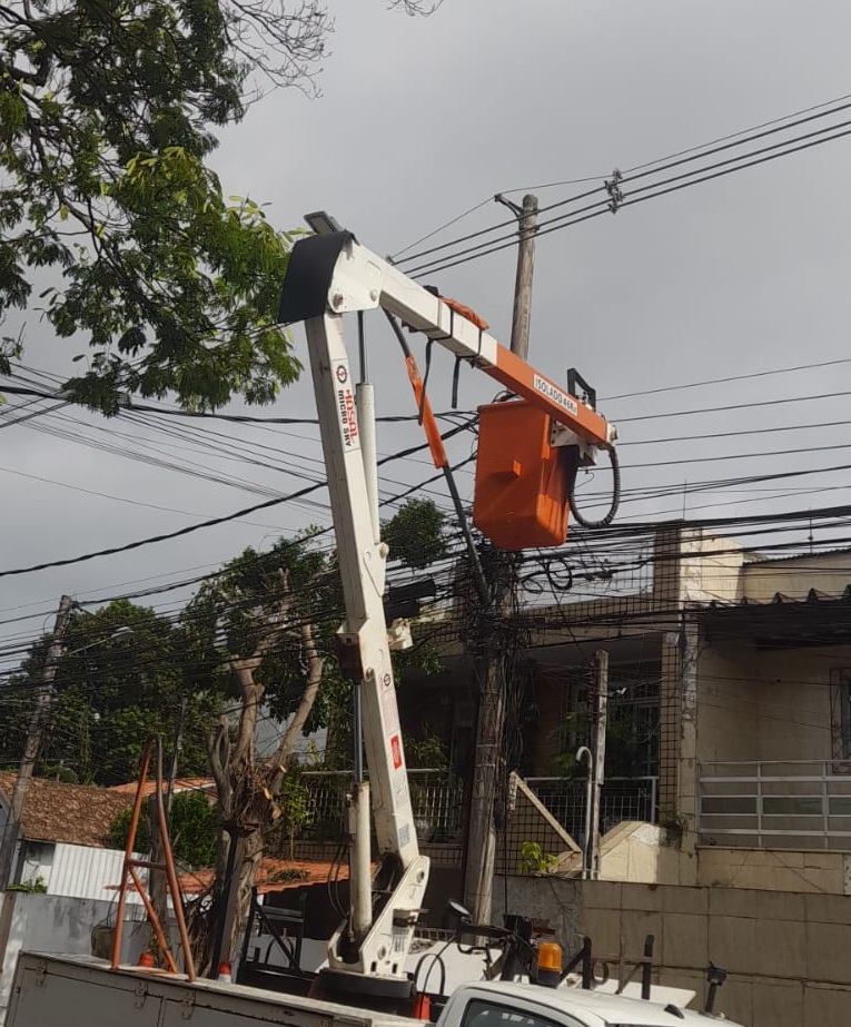 Nove unidades administrativas com a luz cortada, ataques e dívida milionária com a Enel; entenda o imbróglio da Prefeitura de Campos com a concessionária