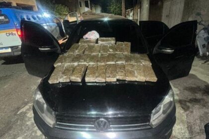 Perseguição a Gol preto, em Campos, termina com cerca de 30 kg de maconha apreendidos
