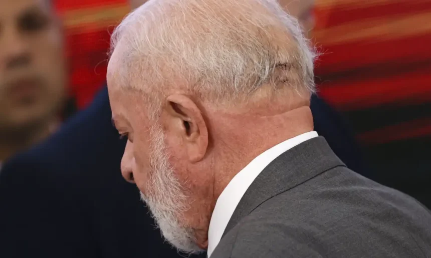 Lula passa por novo procedimento para evitar sangramento na cabeça e já está acordado, diz médico