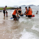 ‘Verão para Todos’ proporciona banho de mar a pessoas com deficiência em Macaé