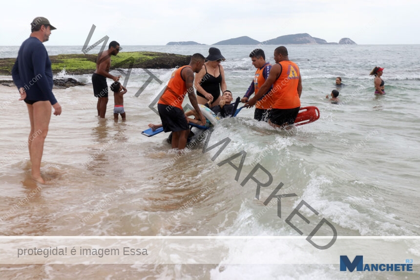 ‘Verão para Todos’ proporciona banho de mar a pessoas com deficiência em Macaé
