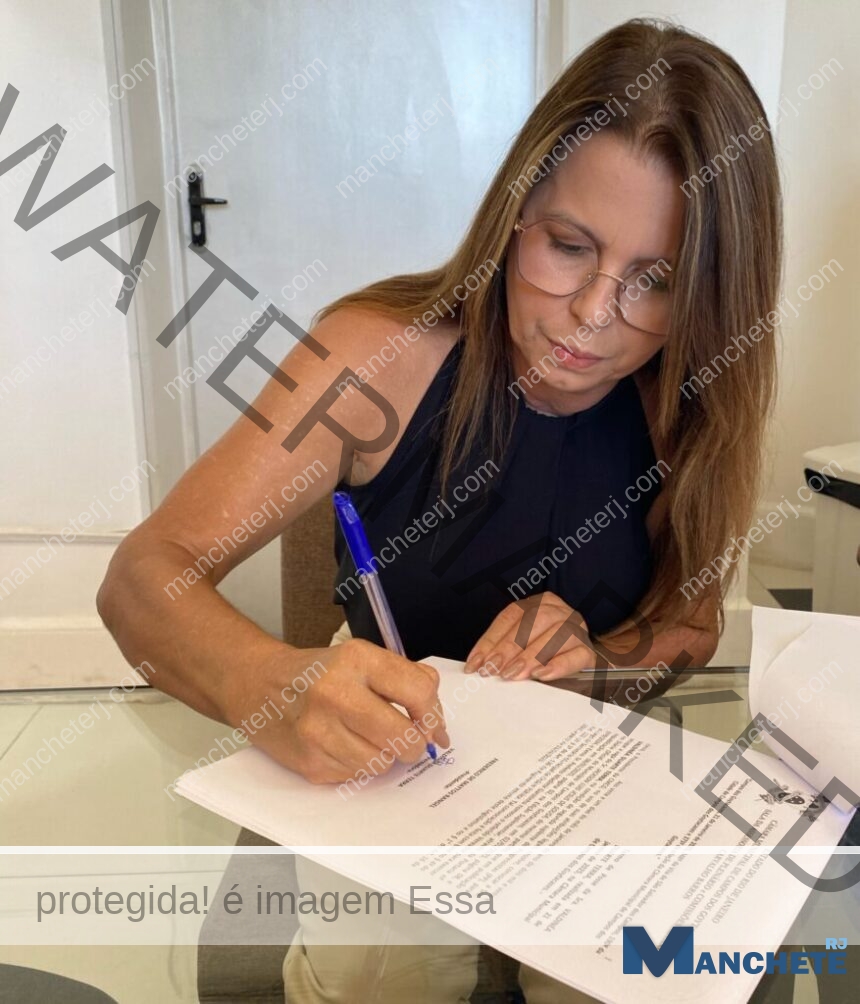 Néa Terra toma posse na Câmara de Campos