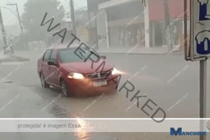Chuva forte chega a Campos e São Francisco durante a tarde