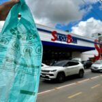 Mesmo com faturamento bilionário, Super Bom continua cobrando sacolas plásticas em unidades do interior do Estado