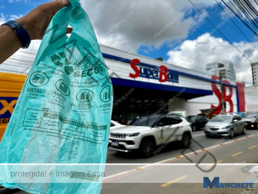 Mesmo com faturamento bilionário, Super Bom continua cobrando sacolas plásticas em unidades do interior do Estado