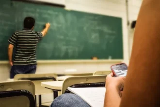 Lula sanciona na próxima segunda projeto que limita celular em escolas