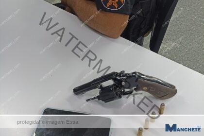 Policiais sofrem ataque a tiros dentro de comunidade em Campos; adolescente suspeito foi baleado