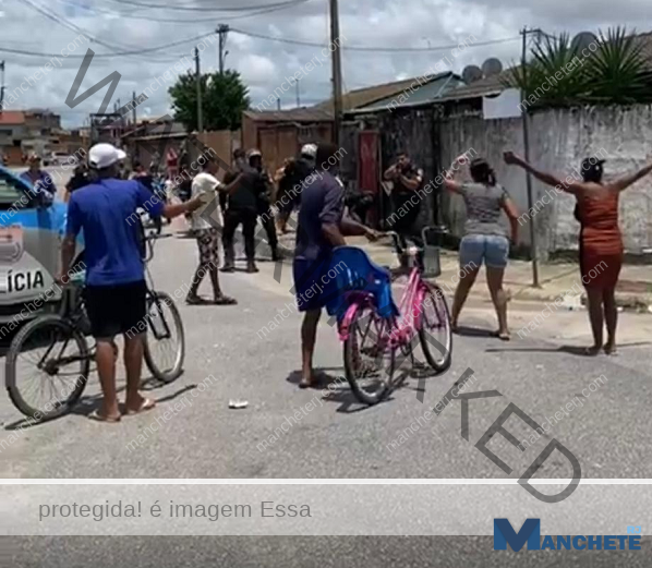 Policiais e moradores das Casinhas da Penha, em Campos, se envolvem em confusão durante ação da PM