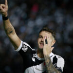 Vasco vence o Botafogo, avança à semifinal e elimina o rival do Carioca