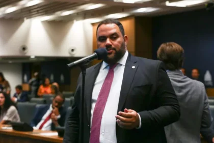 Deputado Thiago Rangel solicita no MP investigação por contratos de R$ 123 milhões da Saúde