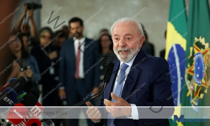 Se a eleição fosse hoje, Lula empataria com Bolsonaro e venceria todos os os outros adversários em eventual 2º turno, diz pesquisa 