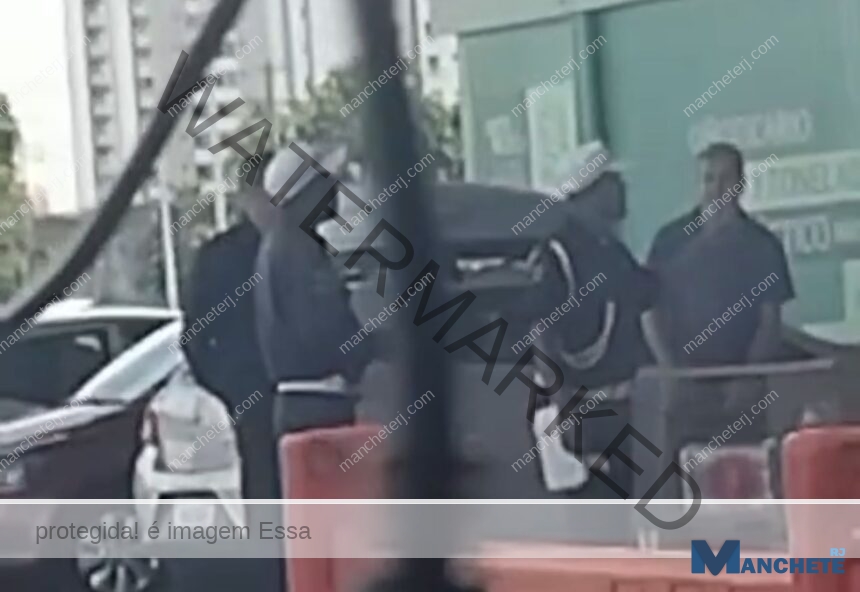 GCM de Campos se posiciona após vídeo mostrar guardas fiscalizando carros dentro de supermercado: “Houve solicitação”