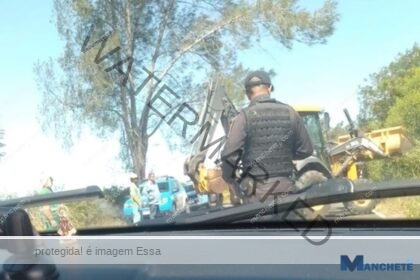 Populares desistem de manifestação contra blitz em Farol após chegada da polícia