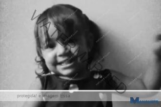 Criança de dois anos morre após ser atingida por TV de tubo em Guaxindiba