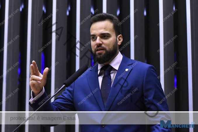 Caio Vianna reassume mandato de deputado federal