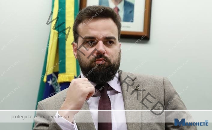 Um mês após assumir secretaria em Campos, Caio Vianna arruma as malas para Brasília