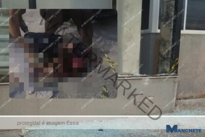 Segue em estado grave jovem motociclista que colidiu no muro de vidro do HGG
