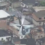 Piloto de helicóptero da Polícia Civil é baleado na cabeça sobrevoando operação em comunidade no RJ
