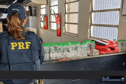 PRF prende três pessoas dentro de carro com grande quantidade de maconha e lança-perfume, em Campos