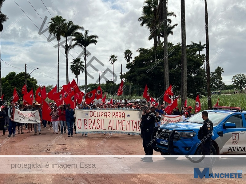 MST faz manifestação pela reforma agrária na Usina Sapucaia, em Campos