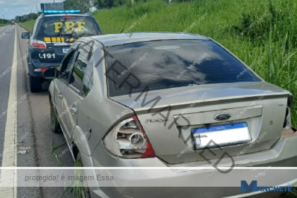 Motorista tenta fugir da PRF, perde controle de carro e acaba detido na BR-356, em São João da Barra