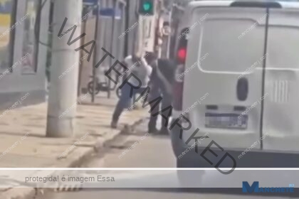 Vídeo mostra momento em que policial federal reage a assalto e mata bandido no Rio