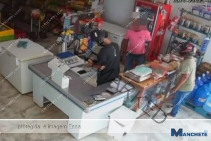 Vídeo mostra homens armados assaltando comércio em Campos