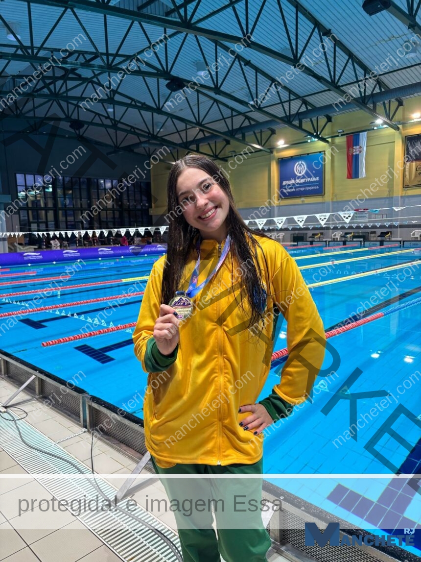 Joia campista é campeã mundial estudantil de natação na Sérvia