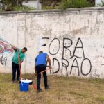 Pichações contra o presidente Lula são apagadas em Campos