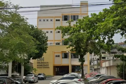 Traficantes abrem fogo em templo evangélico, e mulher morre baleada no Rio