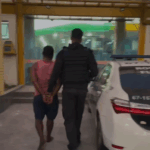 Gerente do tráfico é preso após ser flagrado com moto roubada e adulterada em Macaé