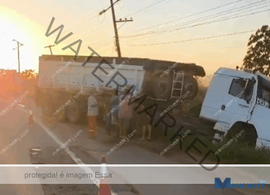 Acidente entre carro e caminhão deixa dois feridos na BR-356
