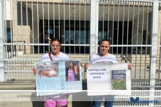 Após júri popular dos envolvidos no crime ser cancelado, familiares de Letycia Peixoto protestam no Fórum de Campos