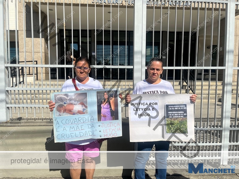 Após júri popular dos envolvidos no crime ser cancelado, familiares de Letycia Peixoto protestam no Fórum de Campos