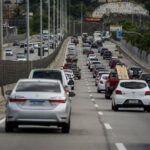 Carro de jogador do Flamengo é atingido por tiros em tentativa de assalto no Rio
