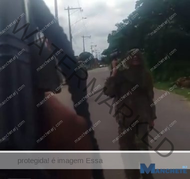 Criminosos ostentam forte armamento no Parque Santa Rosa, em Campos