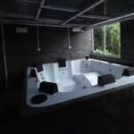 Polícia encontra casa de luxo com hidro, piscina e churrasqueira durante operação em comunidade no Rio