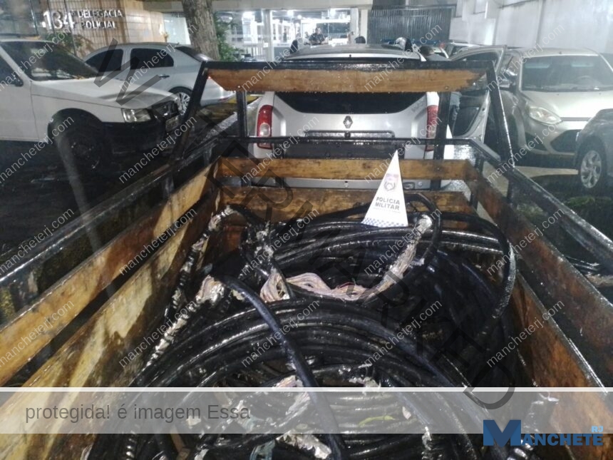 Homens são presos após furtarem cabos em Campos