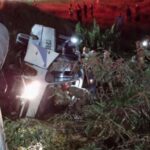 Ônibus com trabalhadores de Campos tomba em Macaé e deixa cinco feridos
