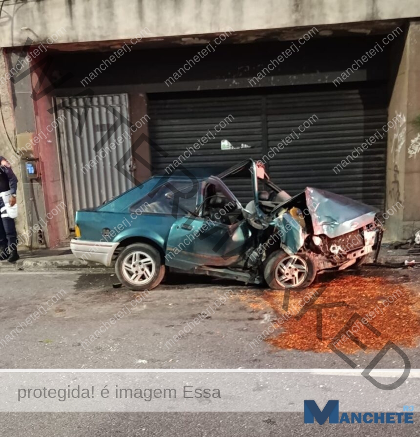 Idoso fica gravemente ferido após colisão com poste em Campos